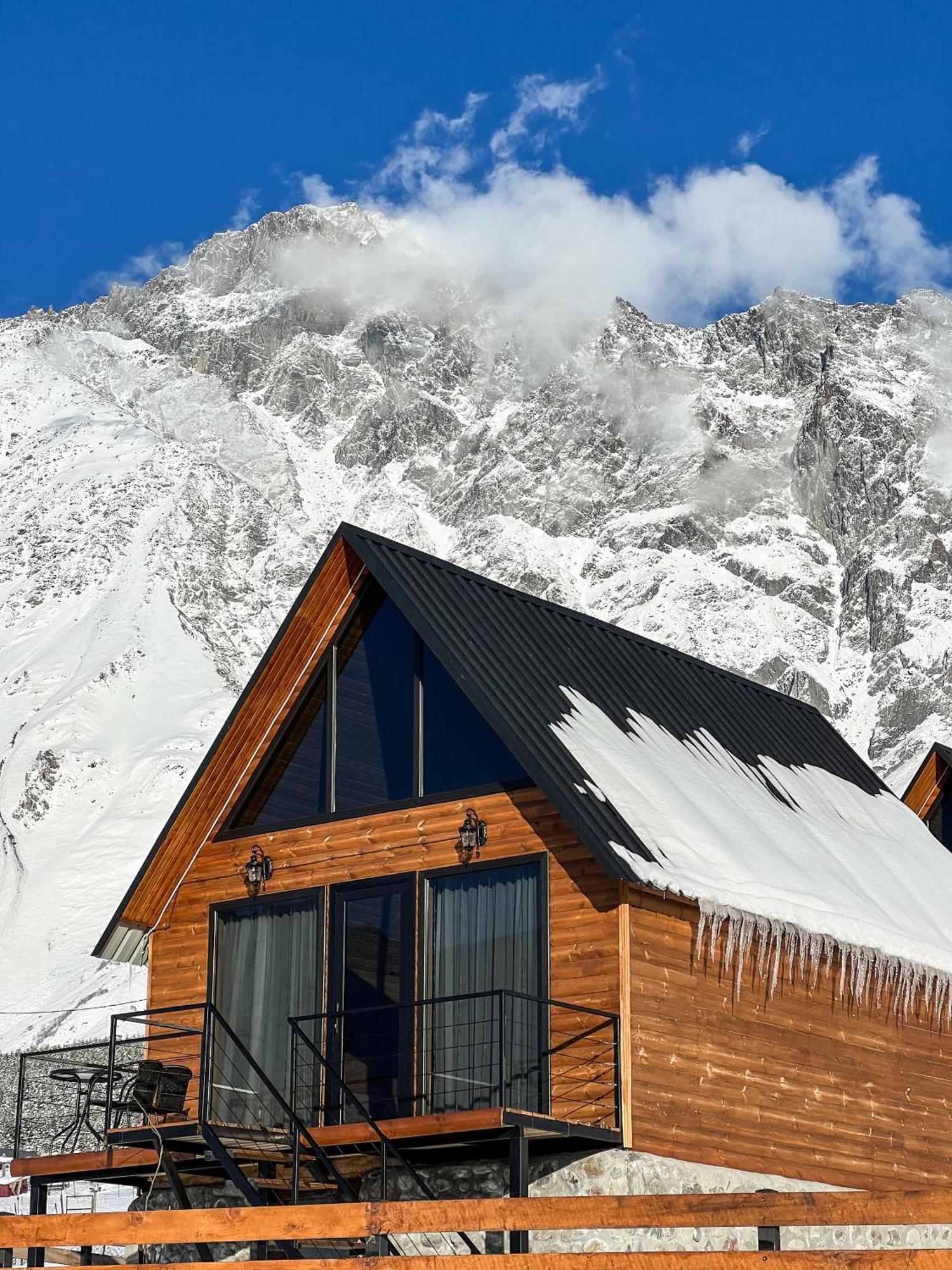 Traveler'S Cottages In Kazbegi Esterno foto