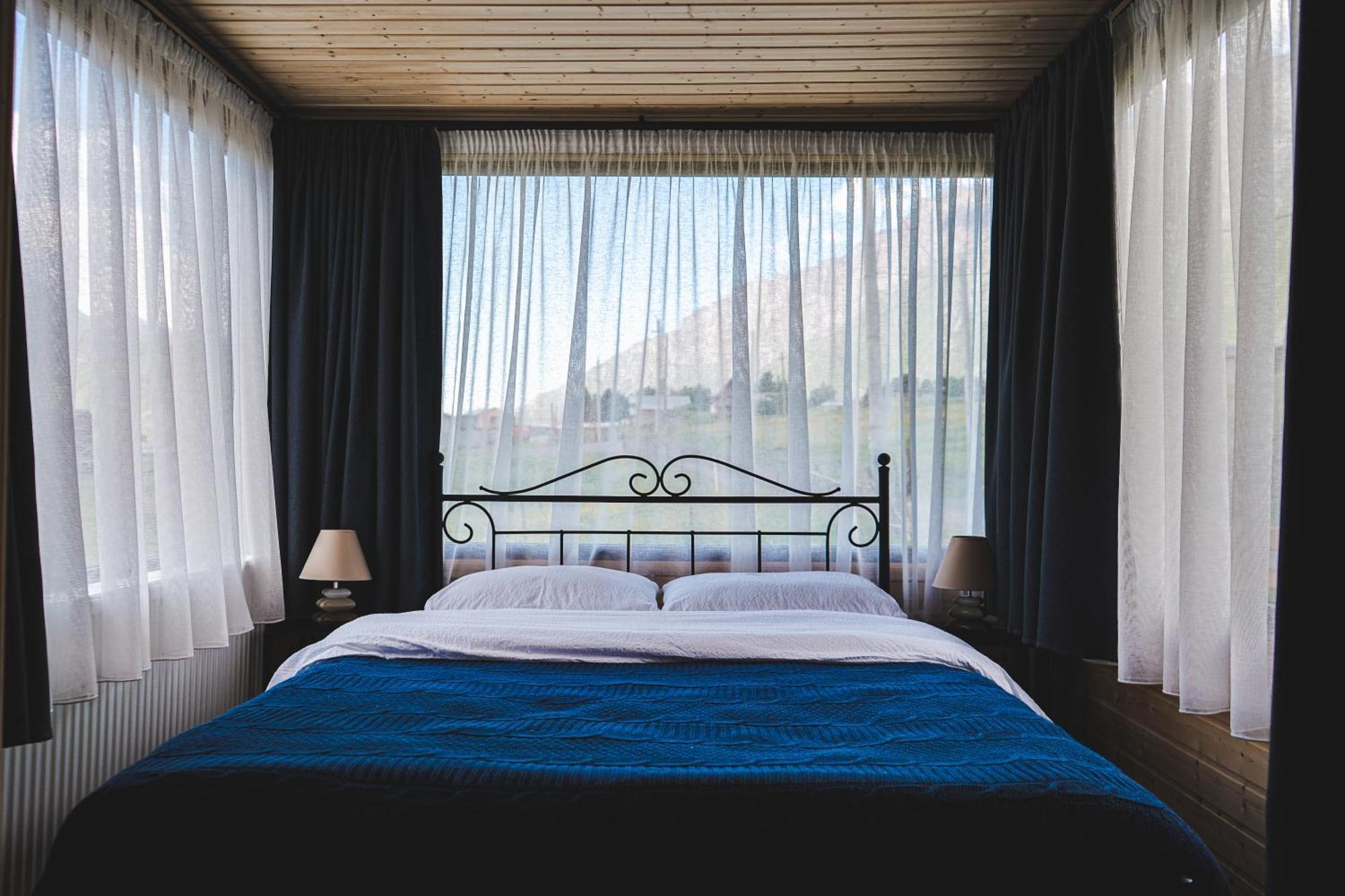 Traveler'S Cottages In Kazbegi Esterno foto