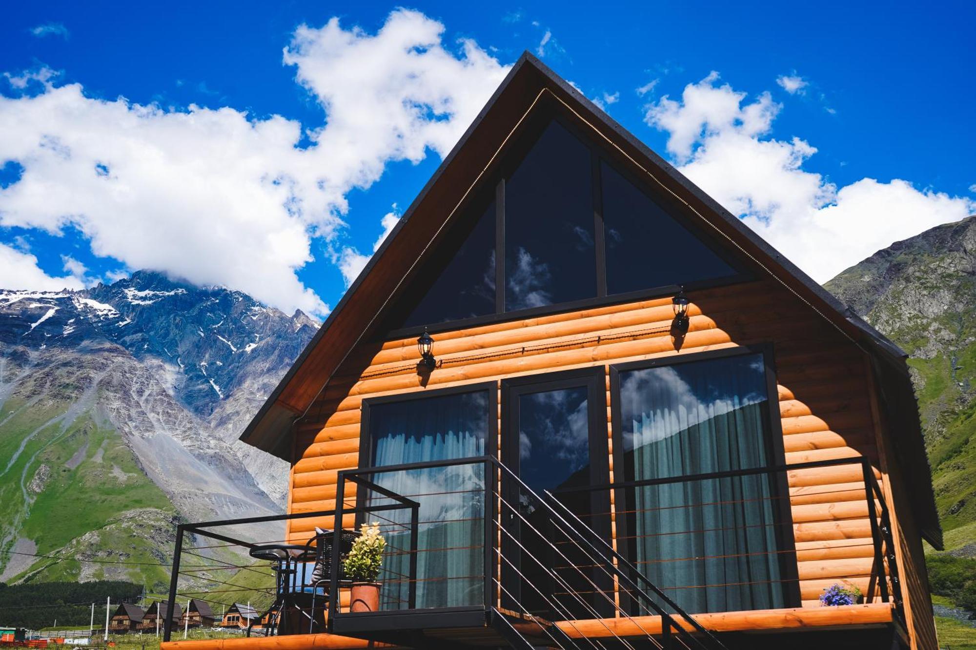 Traveler'S Cottages In Kazbegi Esterno foto