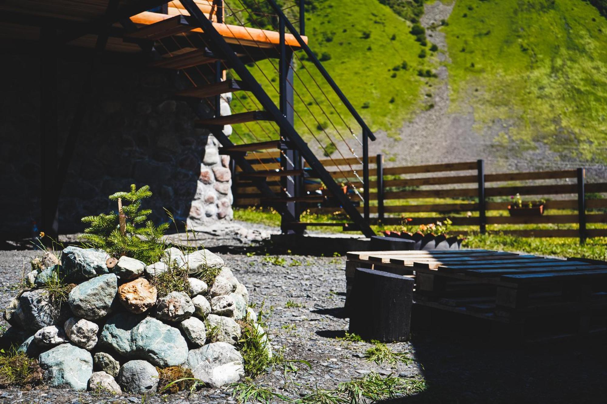 Traveler'S Cottages In Kazbegi Esterno foto