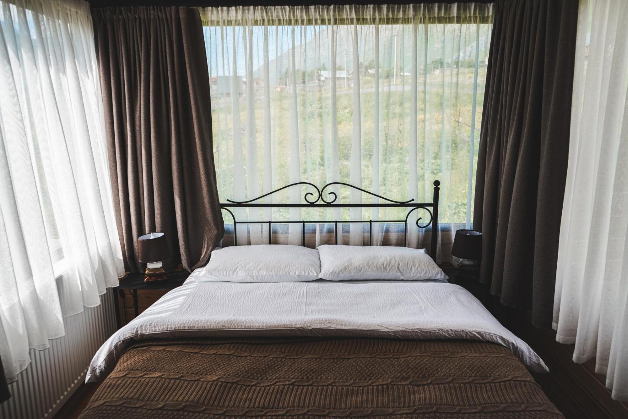 Traveler'S Cottages In Kazbegi Esterno foto
