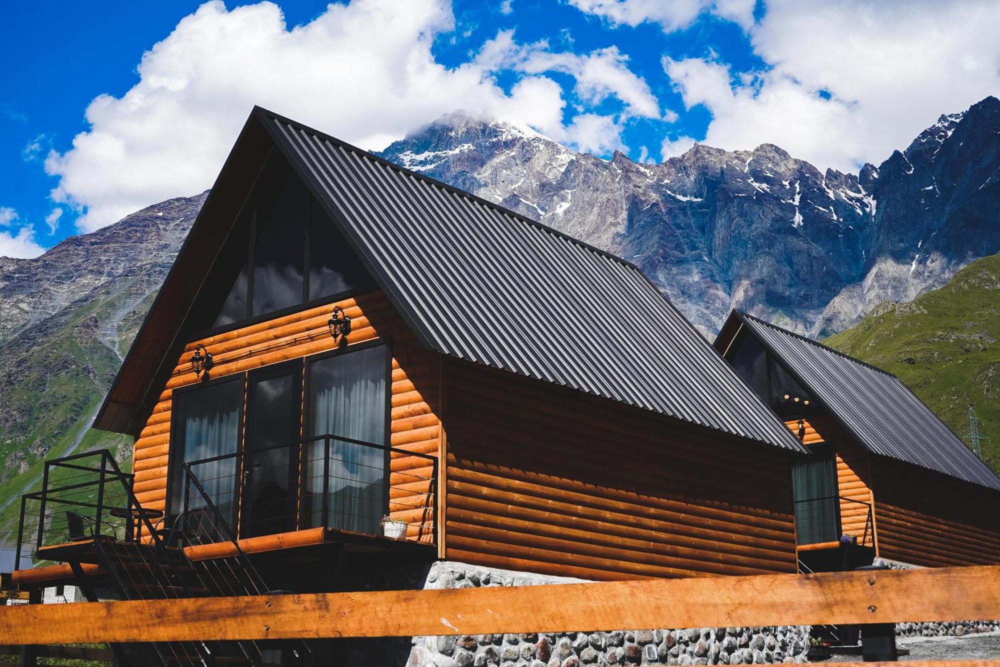 Traveler'S Cottages In Kazbegi Esterno foto