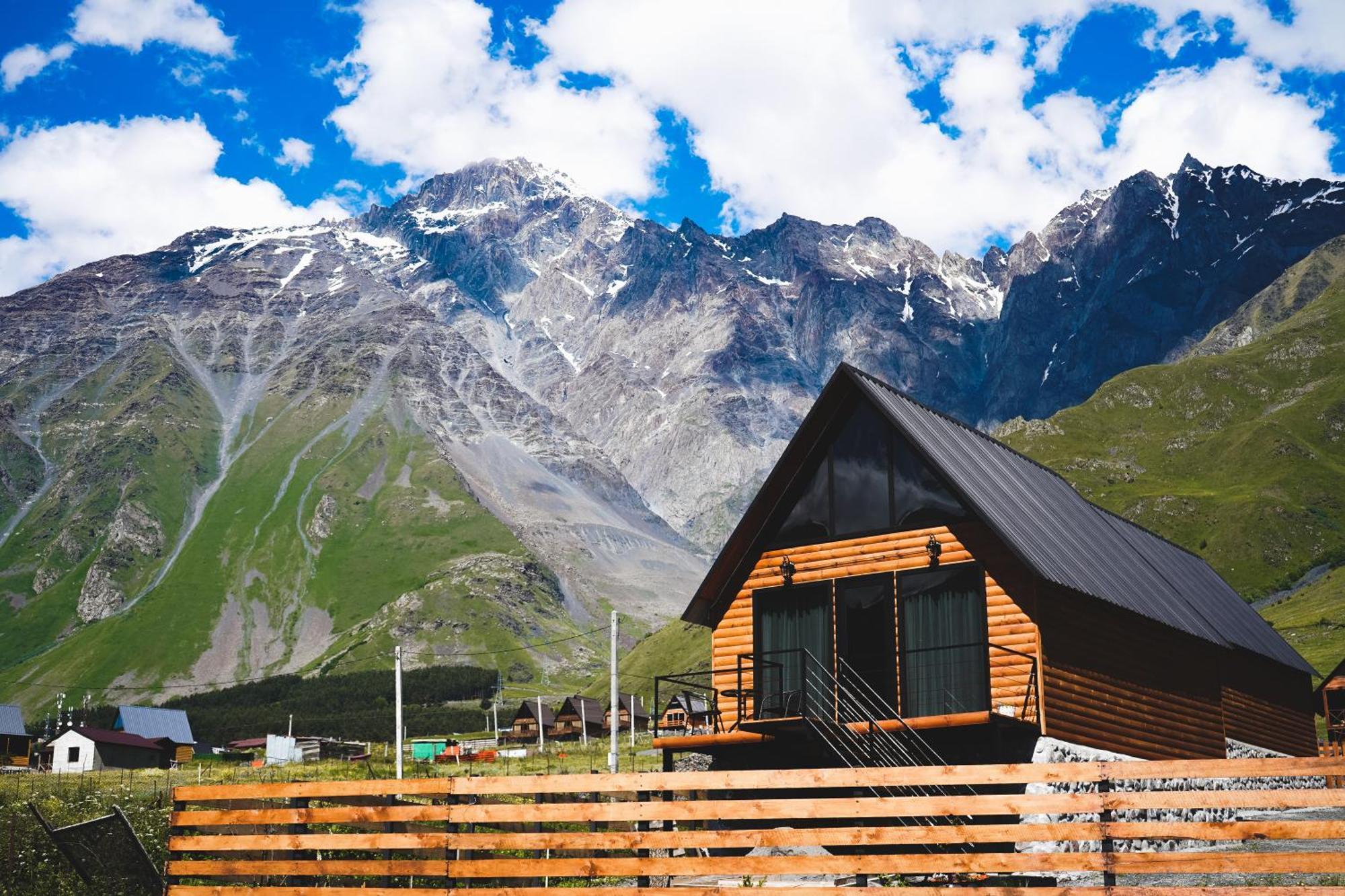 Traveler'S Cottages In Kazbegi Esterno foto