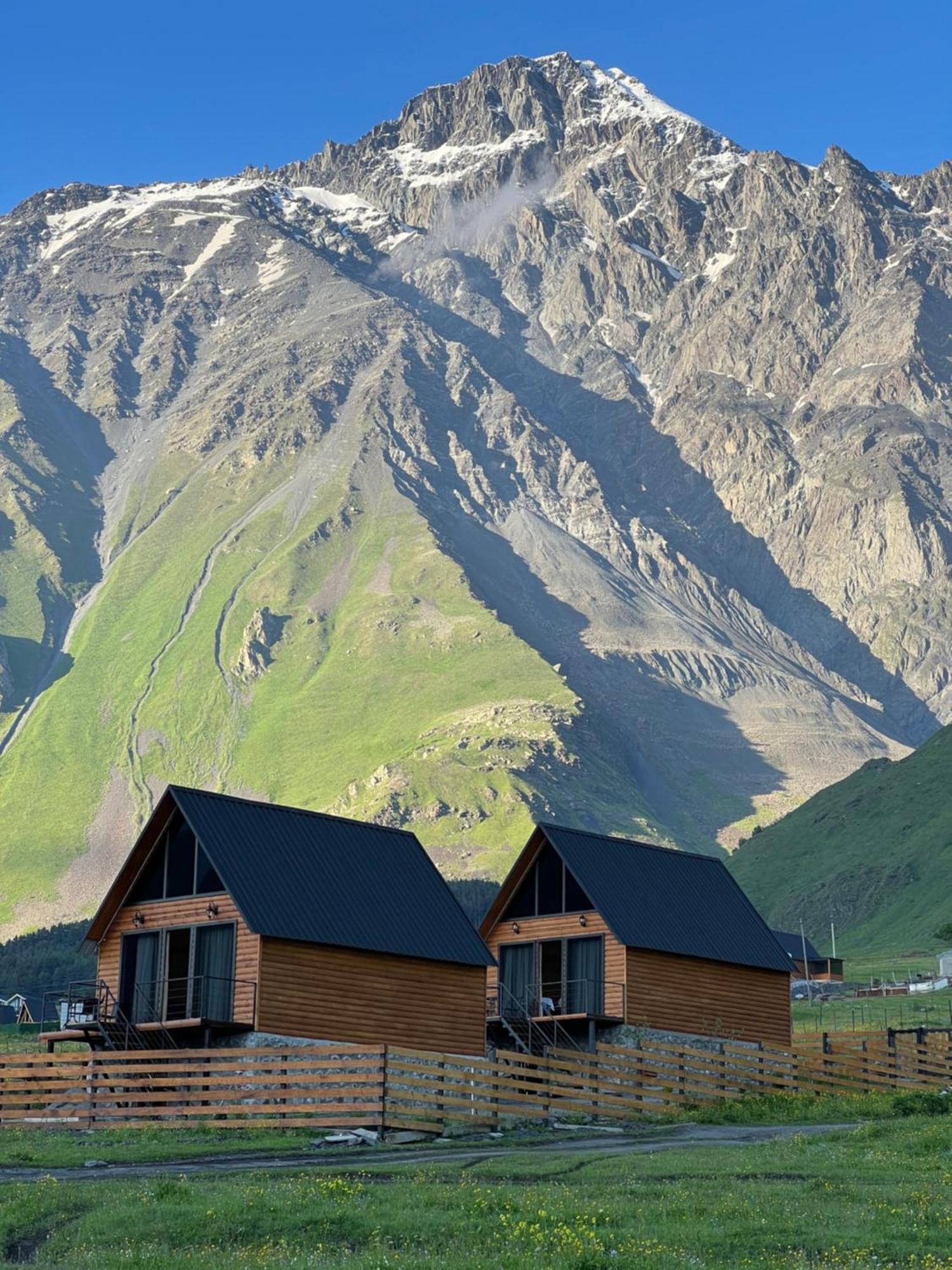 Traveler'S Cottages In Kazbegi Esterno foto