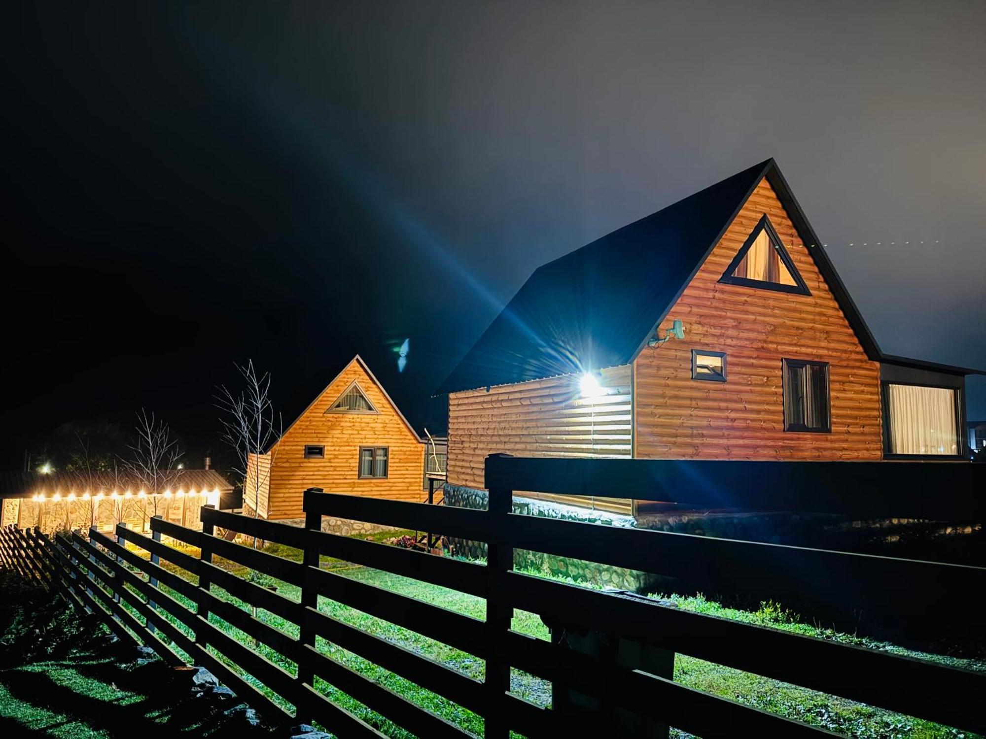 Traveler'S Cottages In Kazbegi Esterno foto
